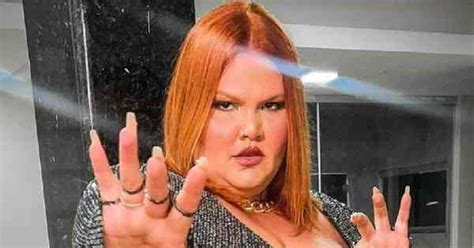 Thais Carla posa nua em selfie no banheiro: 'A praia entregou.